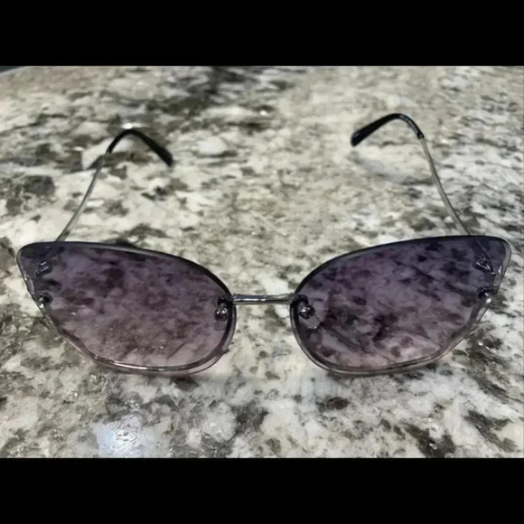 NWOT Fashion Sunglasses, Rimless. Metal and rhinestone detailing - Picture 2 of 6